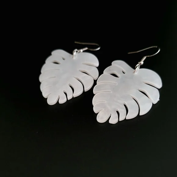 White Acrylic Monstera Leaf Dangle Earrings - Picture 5 of 6